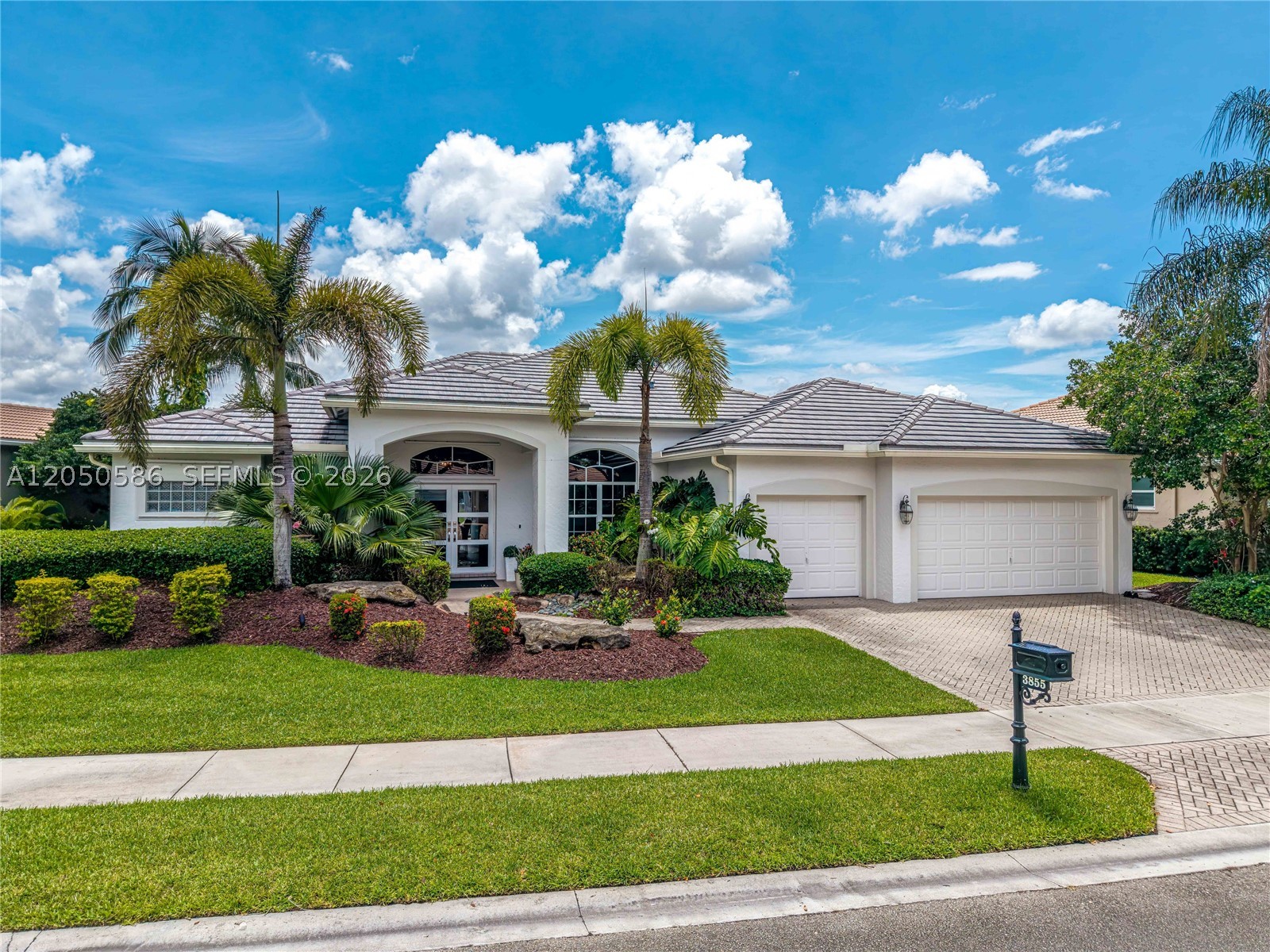 3855 Oak Ridge Cir