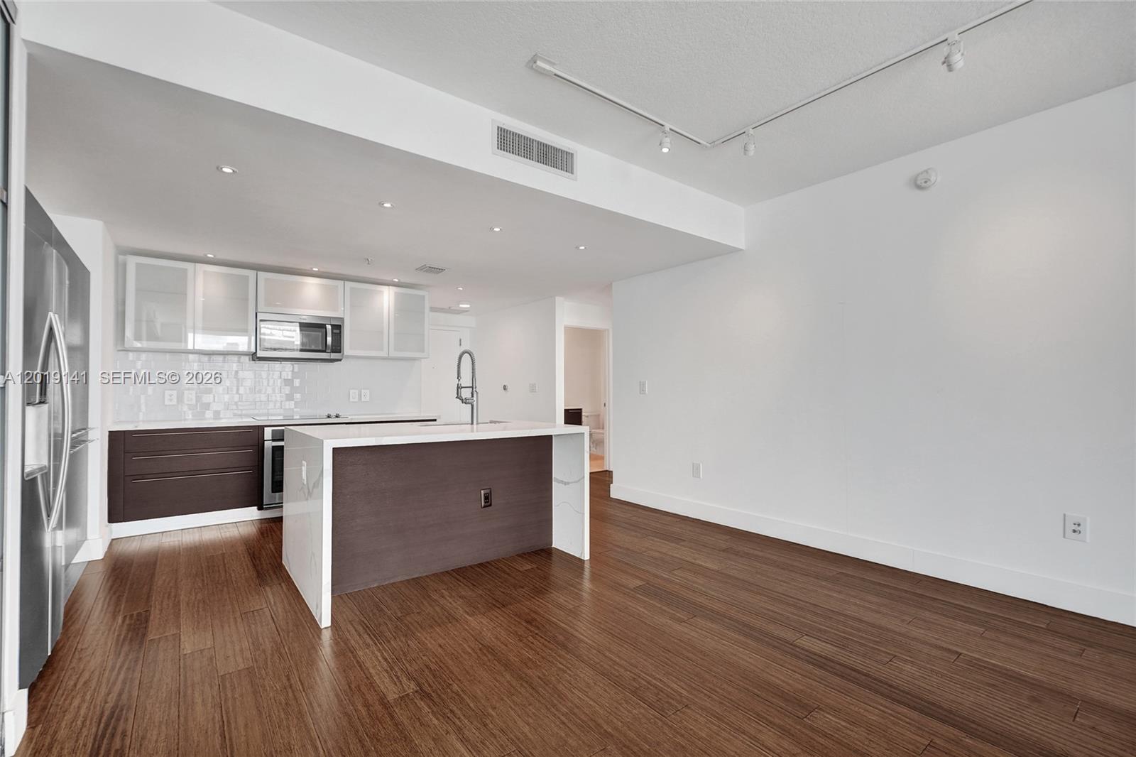 QUANTUM ON THE BAY CONDO - Residential