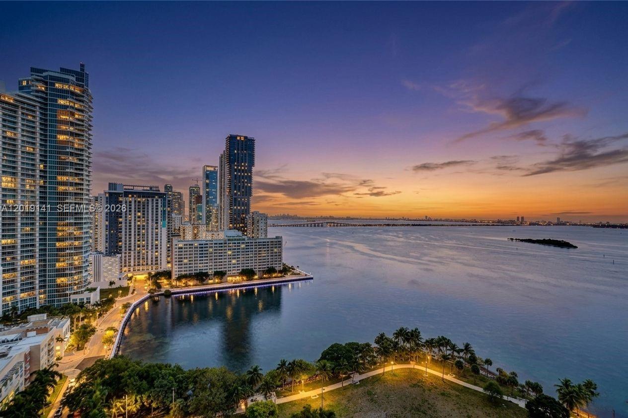 QUANTUM ON THE BAY CONDO - Residential