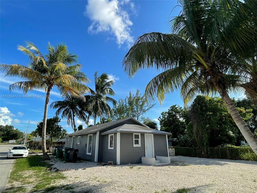 Beautifully Renovated Home in the Heart of Miami! ?

Gorgeous newly remodeled home in the heart of Miami! Enjoy ample outdoor space for parking, entertaining, and relaxing. The perfect place to unwind and make the most of your afternoons in a beautiful setting.

Don't miss out on this amazing opportunity!