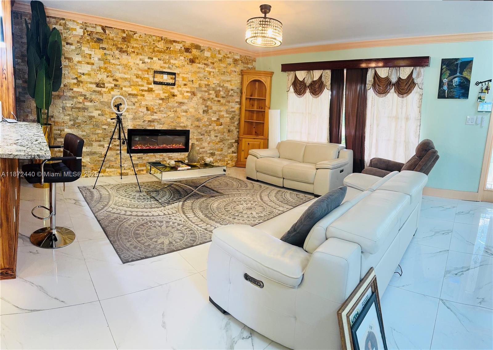 MIRROR LAKE ESTATES SEC 1 - Residential Lease