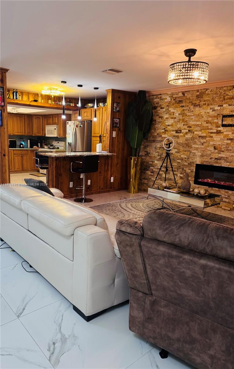 MIRROR LAKE ESTATES SEC 1 - Residential Lease