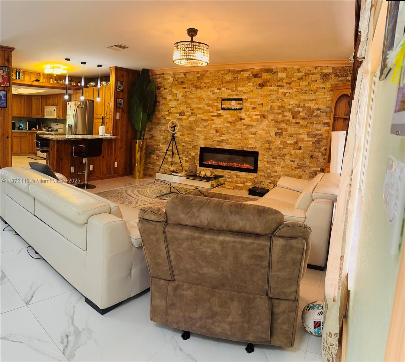 MIRROR LAKE ESTATES SEC 1 - Residential Lease