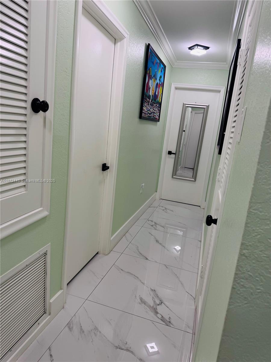 MIRROR LAKE ESTATES SEC 1 - Residential Lease