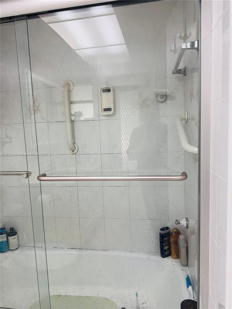 MIRROR LAKE ESTATES SEC 1 - Residential Lease