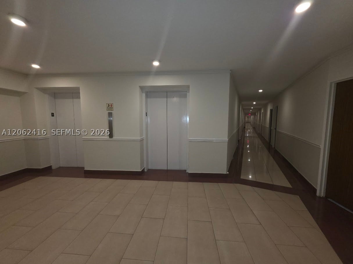 2899 Collins Ave 940
