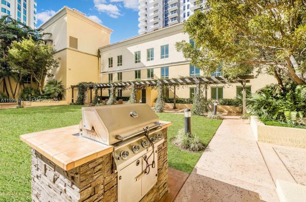 TOSCANO CONDO - Residential