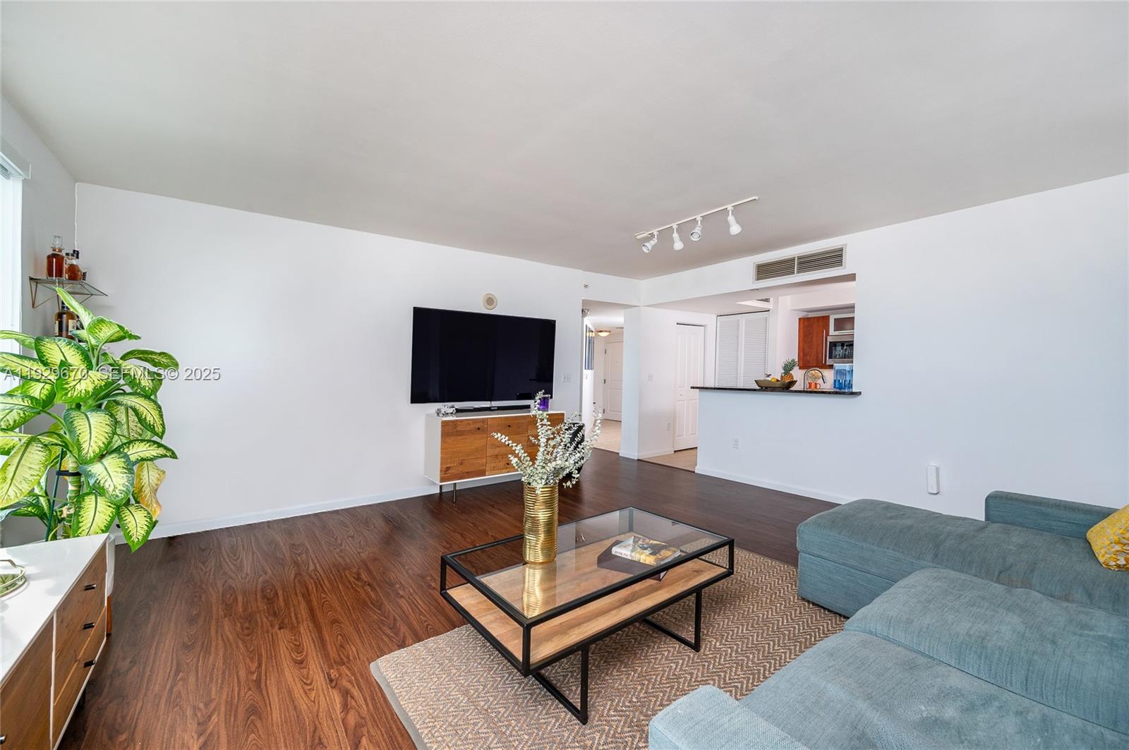 TOSCANO CONDO - Residential