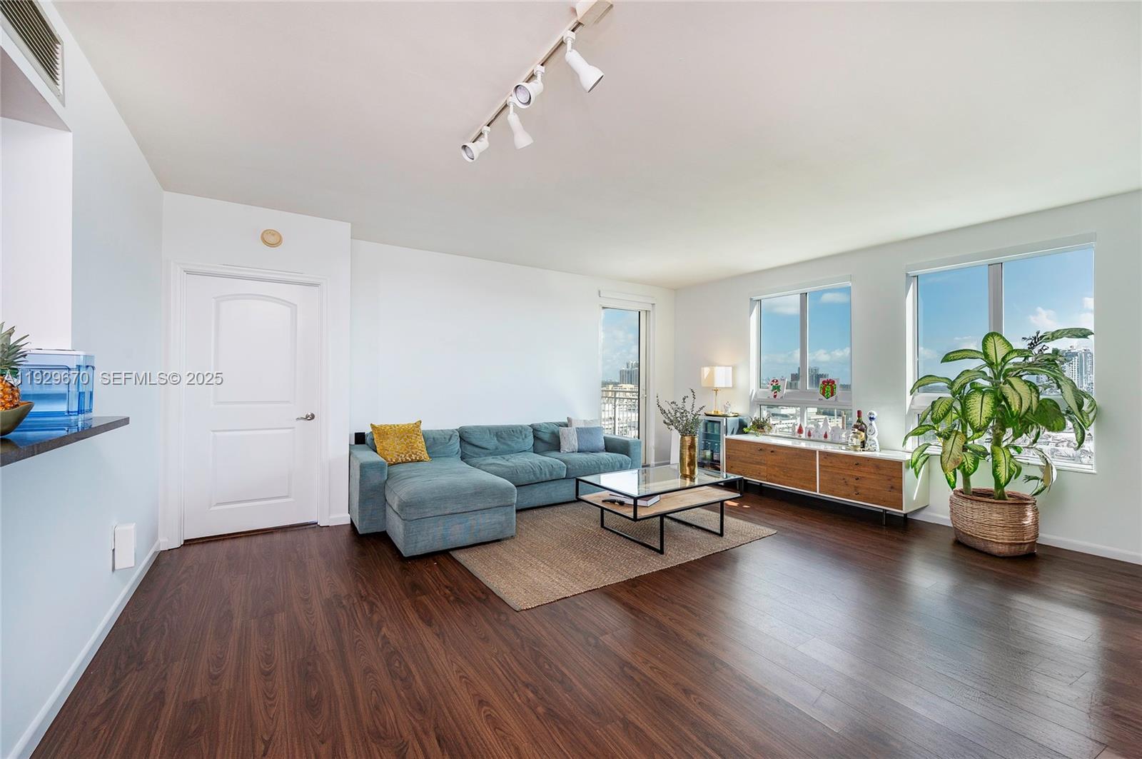 TOSCANO CONDO - Residential