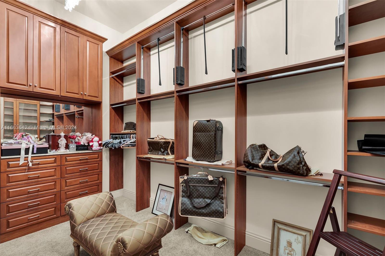 VENETIAN ISLES 1ST SEC - Residential