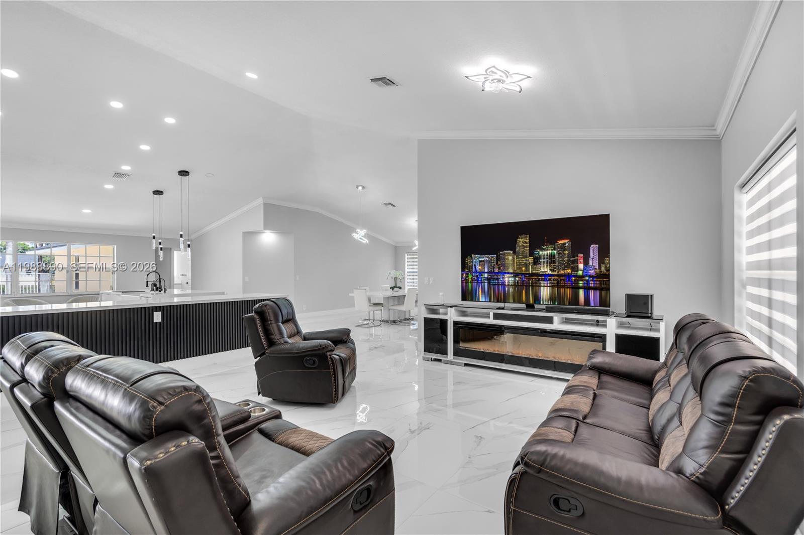 17075 Orange Grove Blvd, Loxahatchee, FL, 33470/$1,250,000 4 17075 Orange Grove Blvd