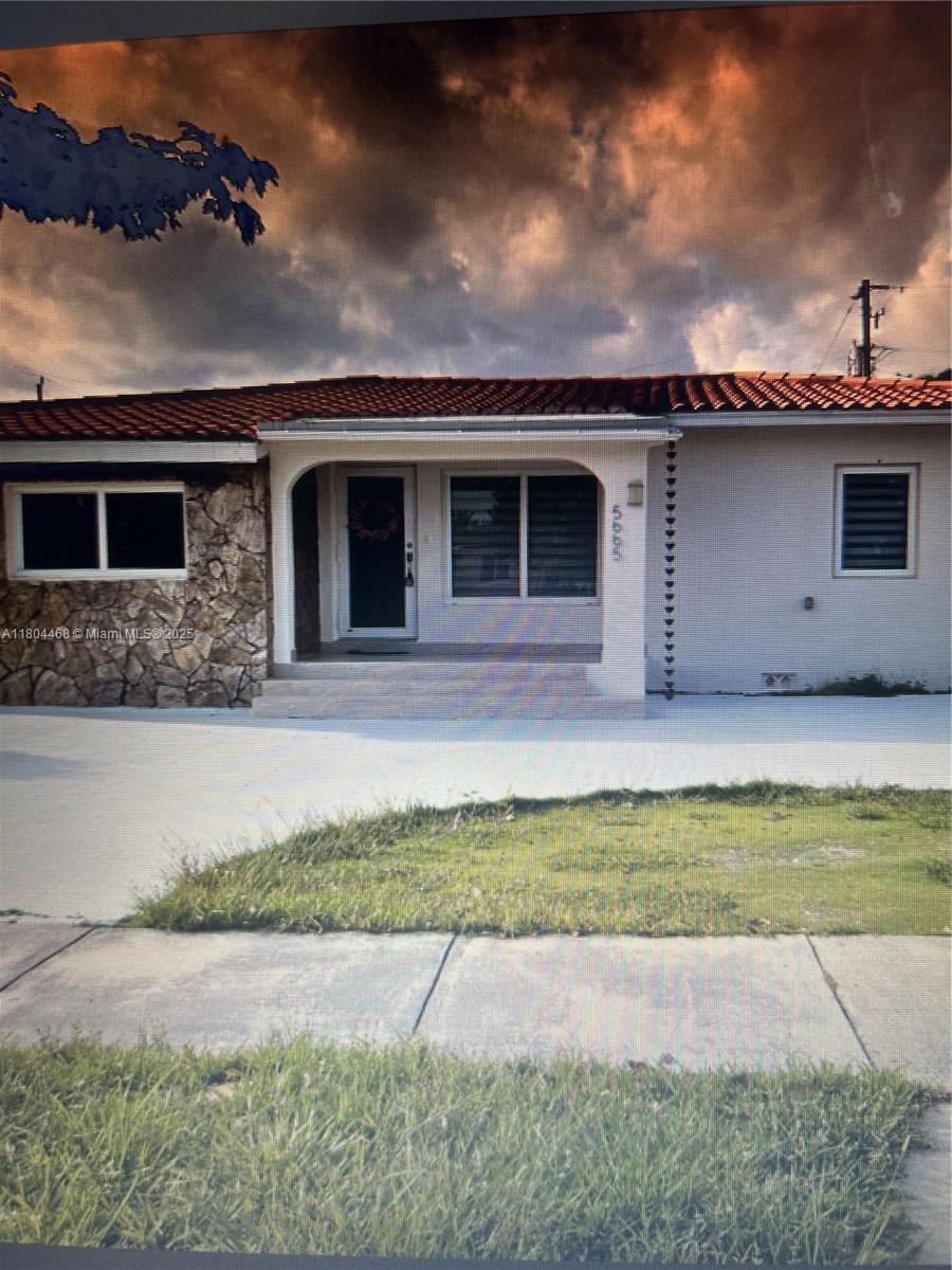 NEAR THE BEST OF CORAL GABLES. 3/2.5 BATHS PLUS DEN + LAUNDRY ROOM. GOOD NEIGHBOORS. SECURITY & PROTECTION WITH IMPACT WINDOWS. NO NOISES. HIGH-EFFICIENCY, LOW-CONSUMPTION AIR CONDITIONING THAT WILL SAVE YOU MONEY & KEEP YOU FREE OF BACTERIA AND MOLD. NEW APPLIANCES. INVITING OUTDOOR SPACE PERFECT AL FRESCO DINING & ENTERTAINING. POSIBILITY OF ADDT´L INCOME. YOUR VERY OWN SLICE OF TROPICAL LIVING PARADISE IN VIBRANT MIAMI.