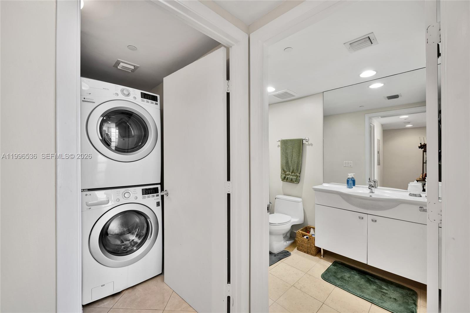 BEACH CLUB CONDO - Residential Lease