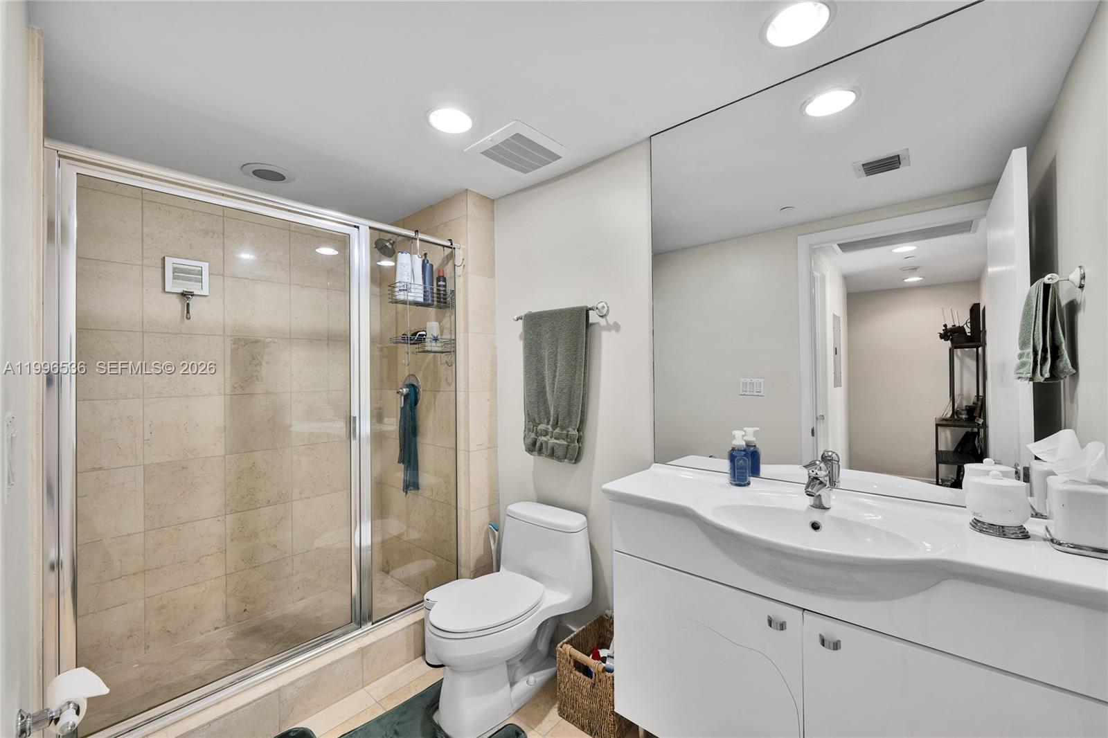 BEACH CLUB CONDO - Residential Lease