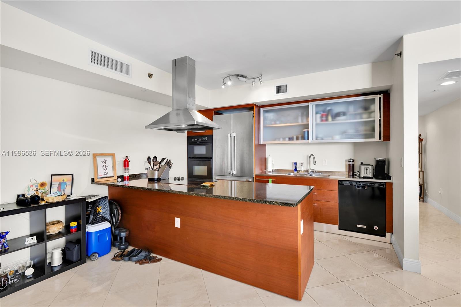 BEACH CLUB CONDO - Residential Lease