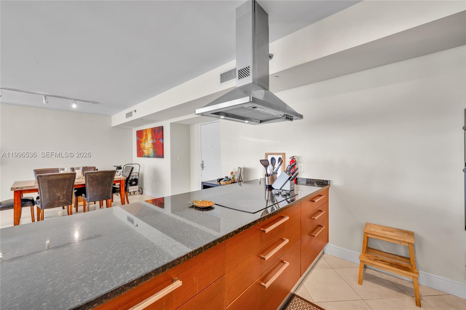 BEACH CLUB CONDO - Residential Lease