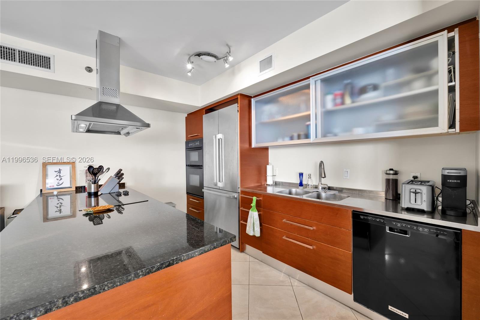 BEACH CLUB CONDO - Residential Lease