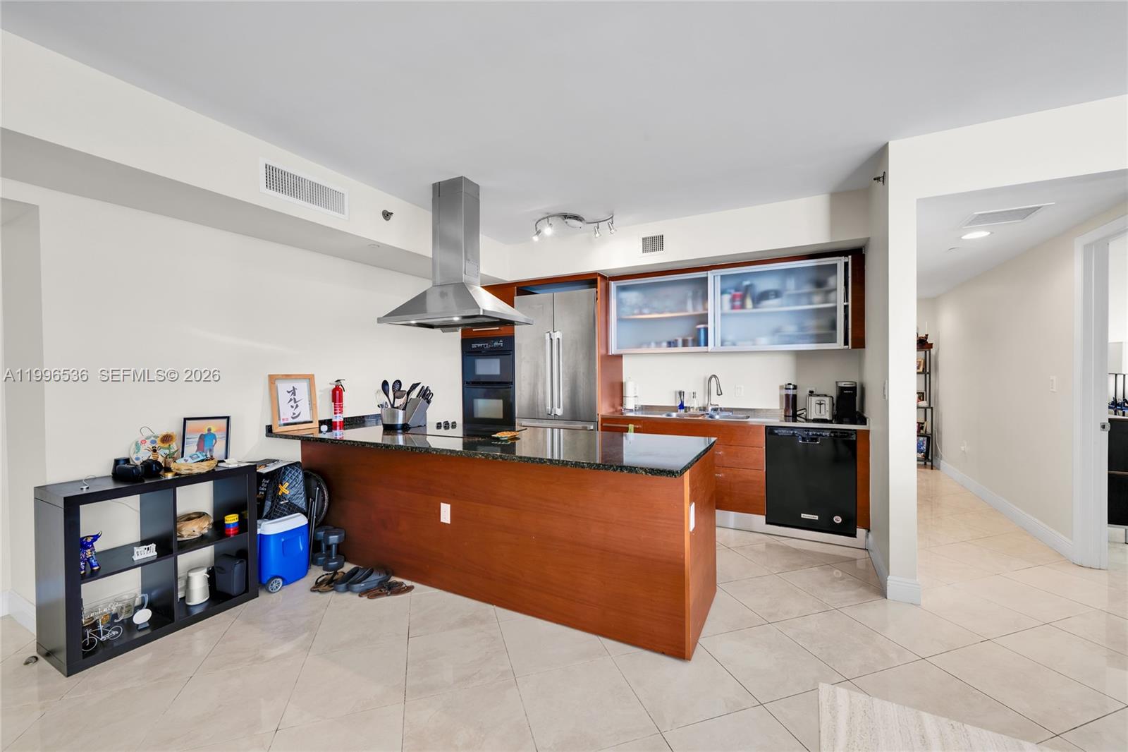 BEACH CLUB CONDO - Residential Lease