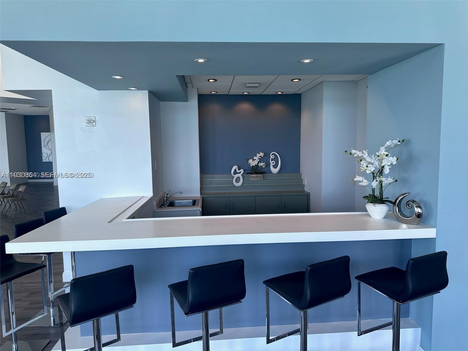 MET 1 CONDO - Residential Lease