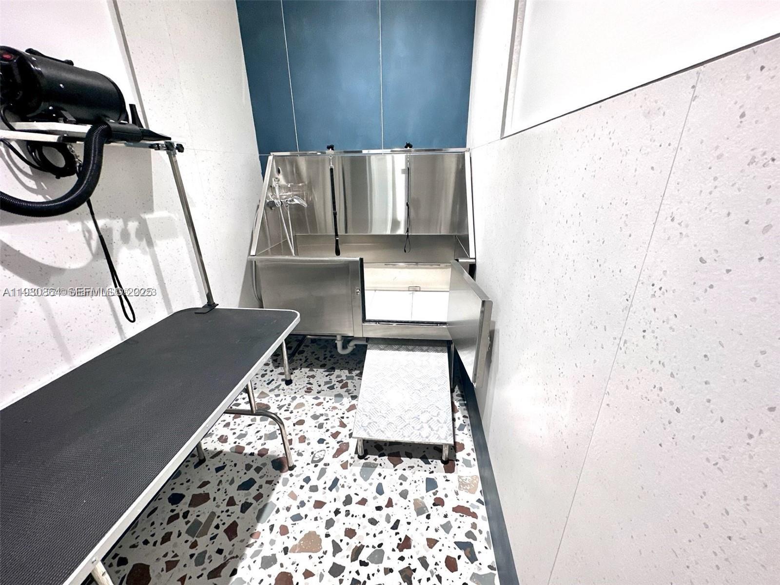 MET 1 CONDO - Residential Lease