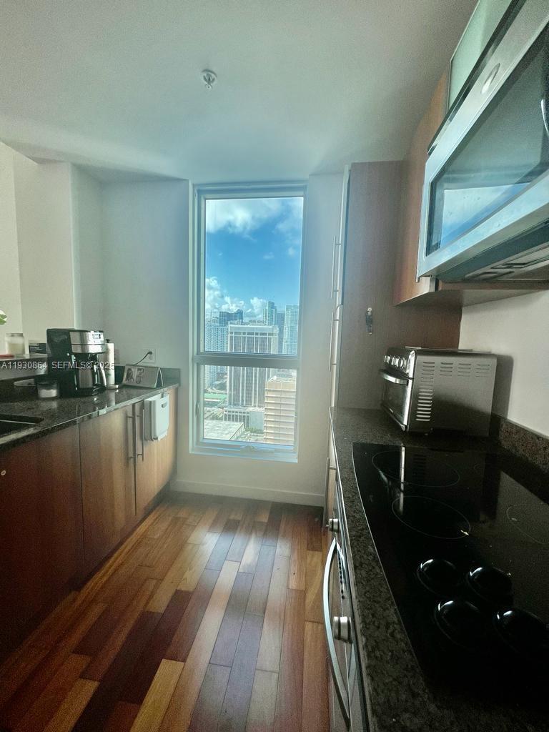 MET 1 CONDO - Residential Lease