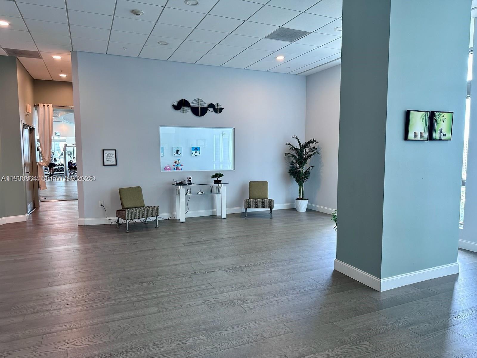 MET 1 CONDO - Residential Lease