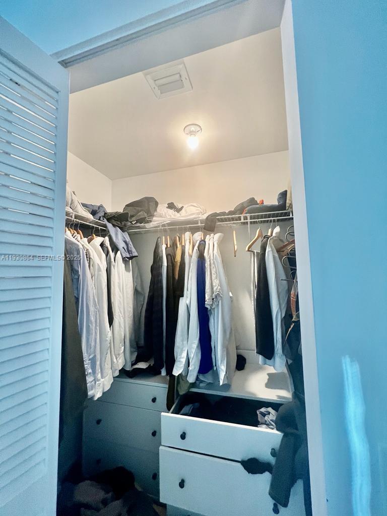 MET 1 CONDO - Residential Lease