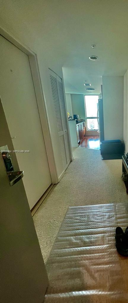 MET 1 CONDO - Residential Lease