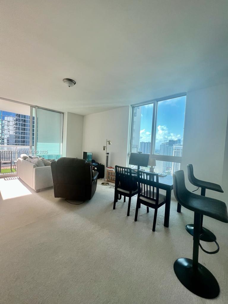MET 1 CONDO - Residential Lease