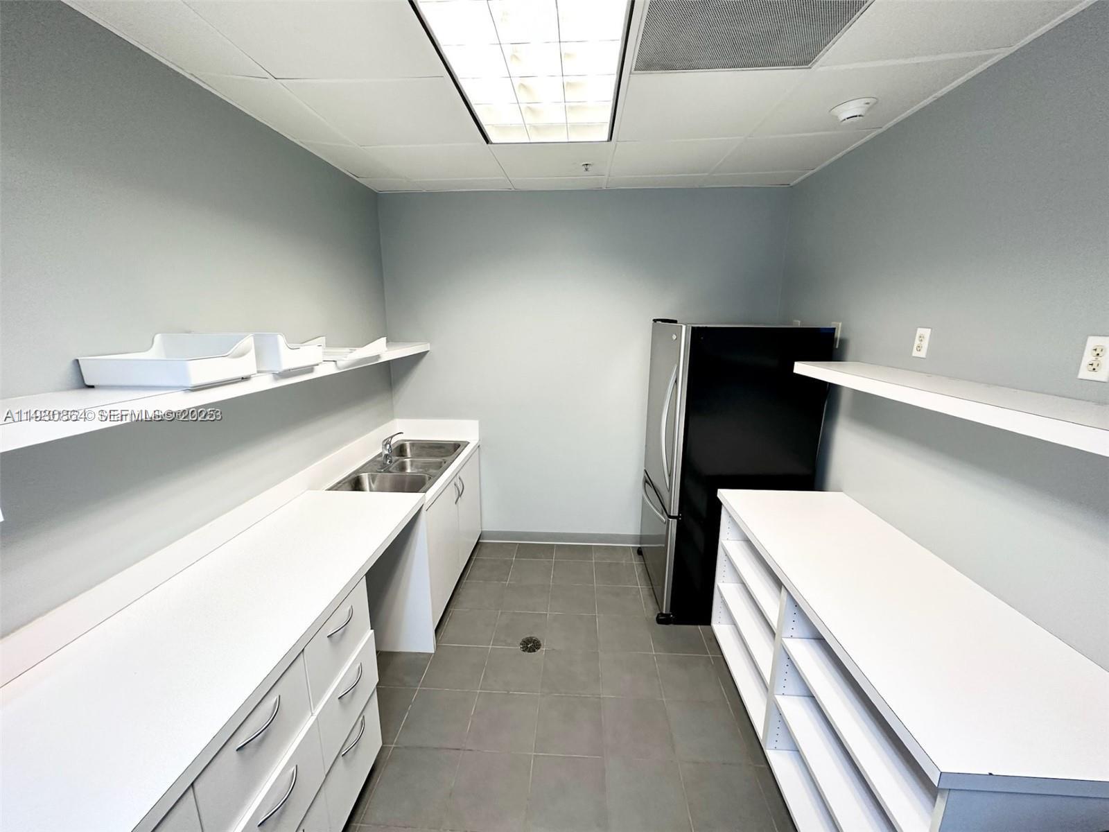 MET 1 CONDO - Residential Lease