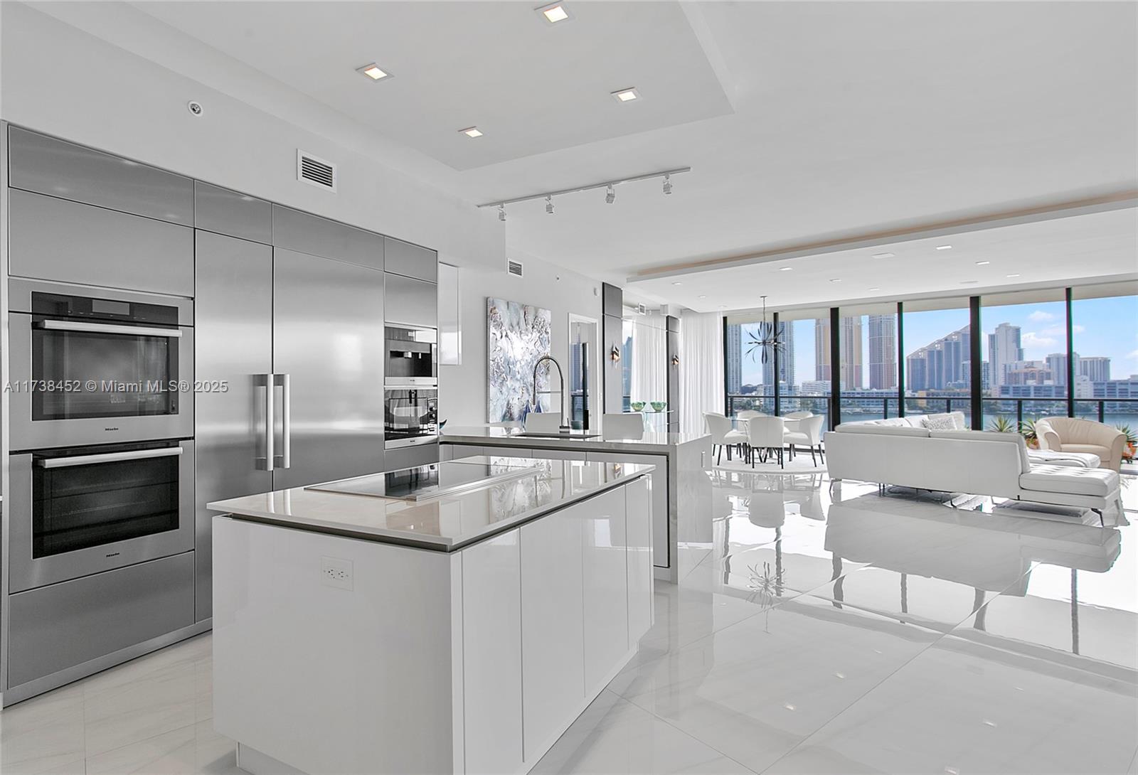 PRIVE CONDO - Residential