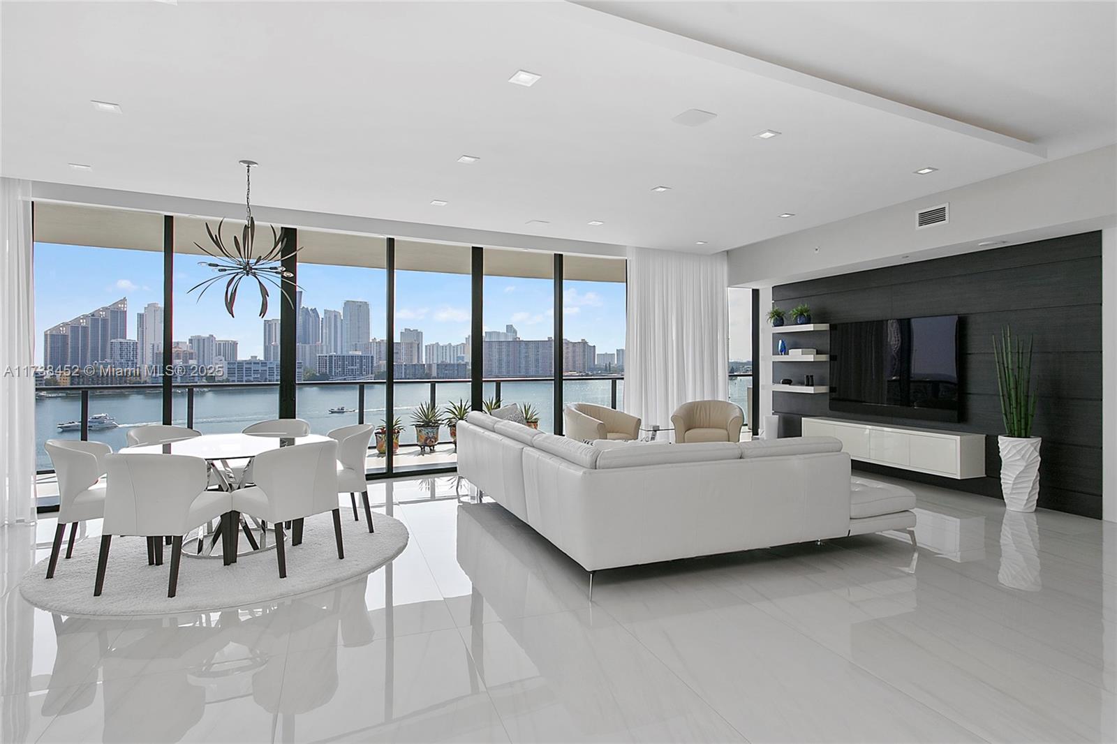 PRIVE CONDO - Residential