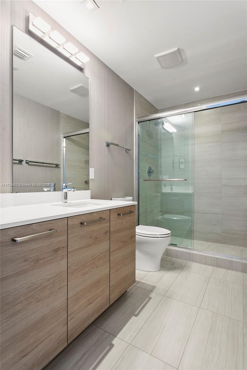 PRIVE CONDO - Residential