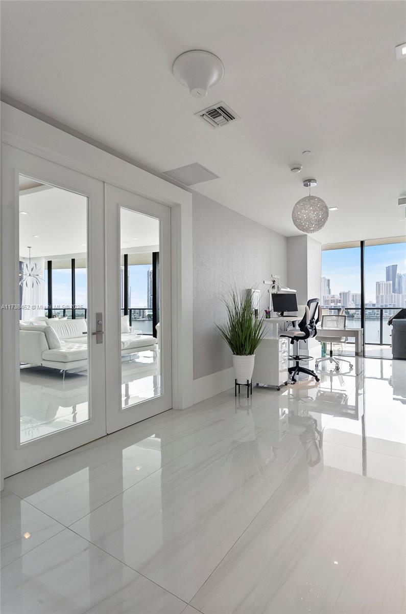 PRIVE CONDO - Residential