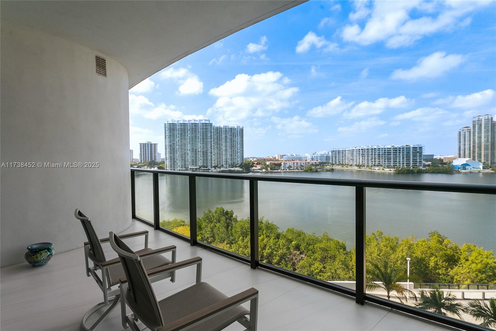 PRIVE CONDO - Residential