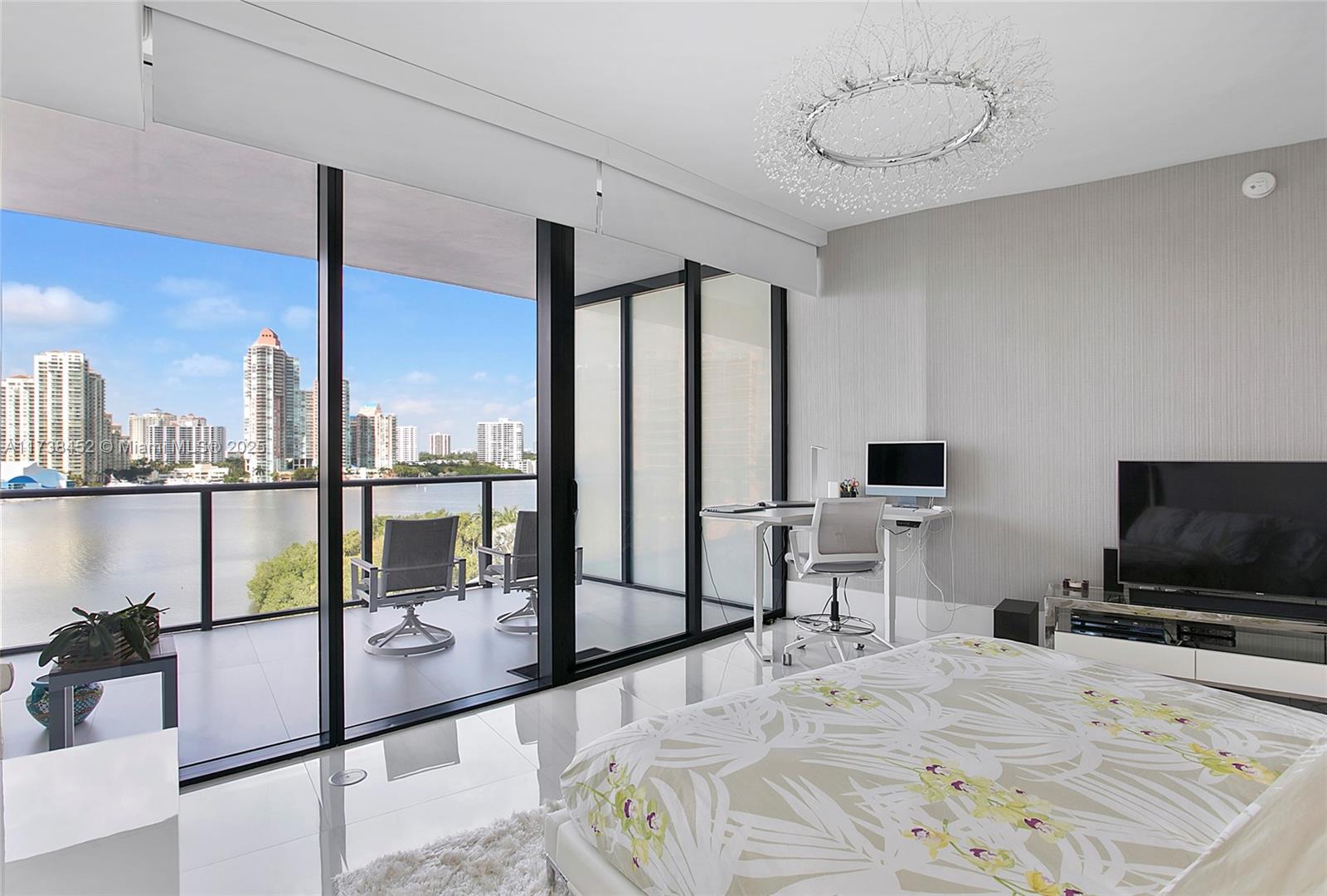 PRIVE CONDO - Residential
