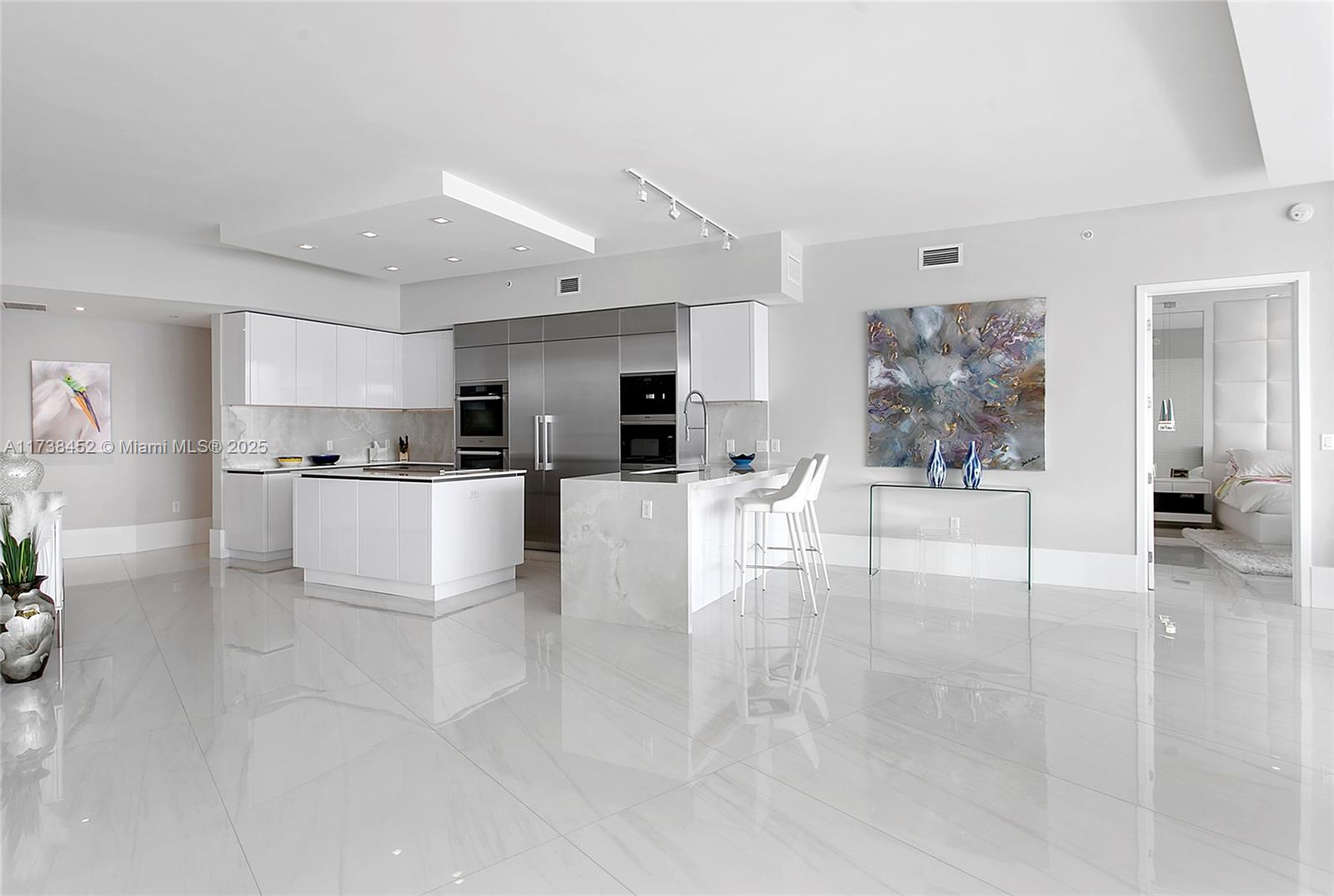PRIVE CONDO - Residential