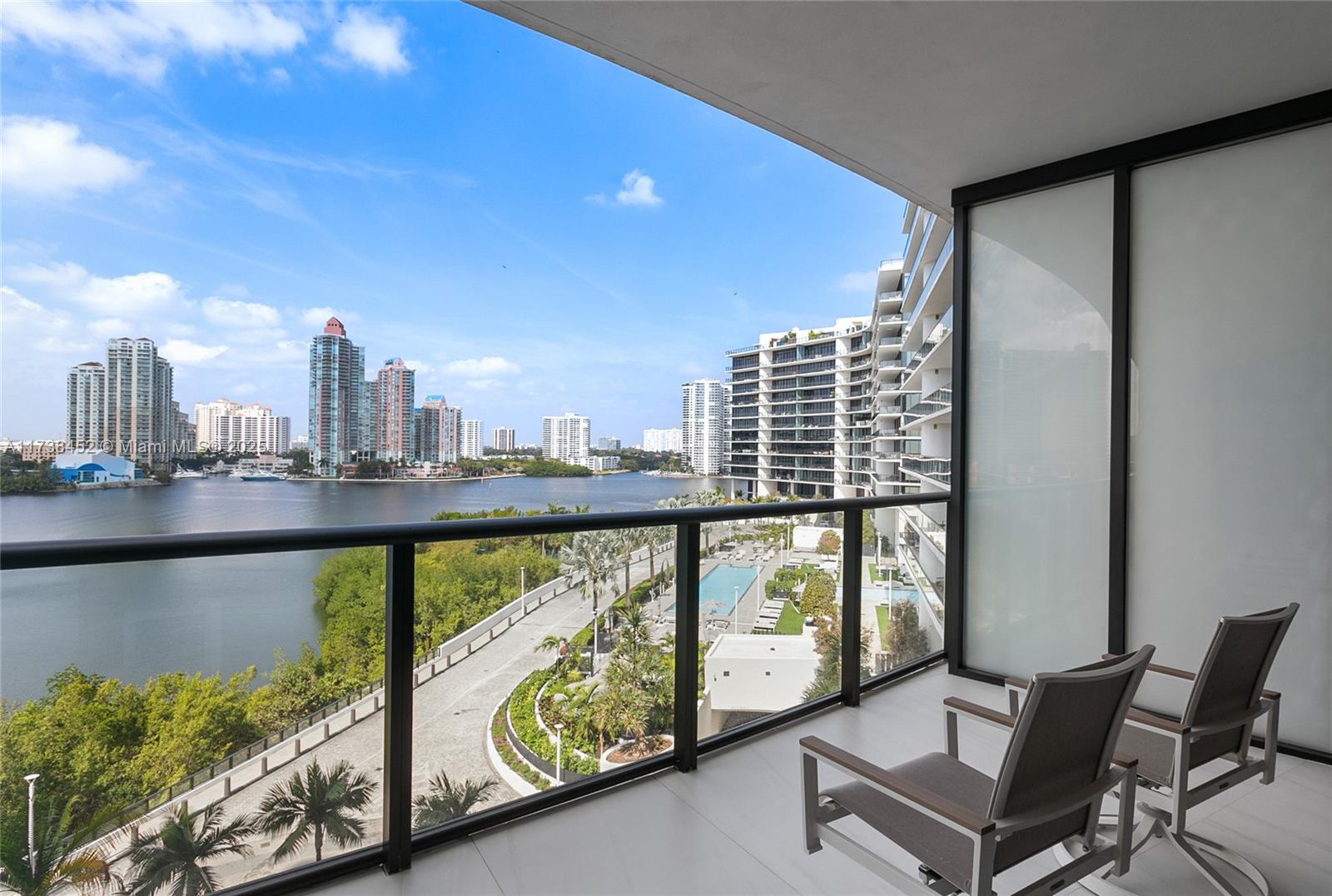 PRIVE CONDO - Residential