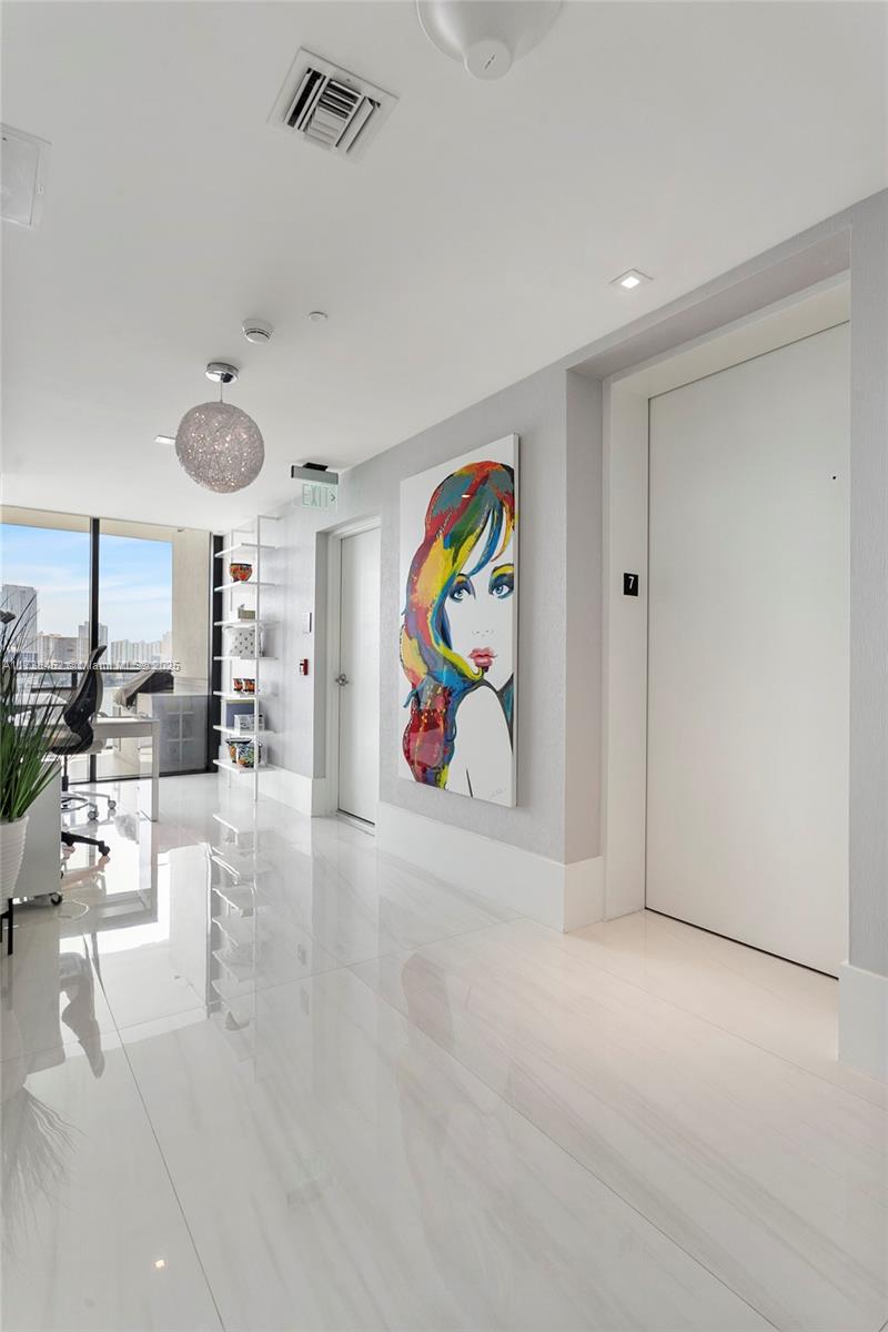 PRIVE CONDO - Residential