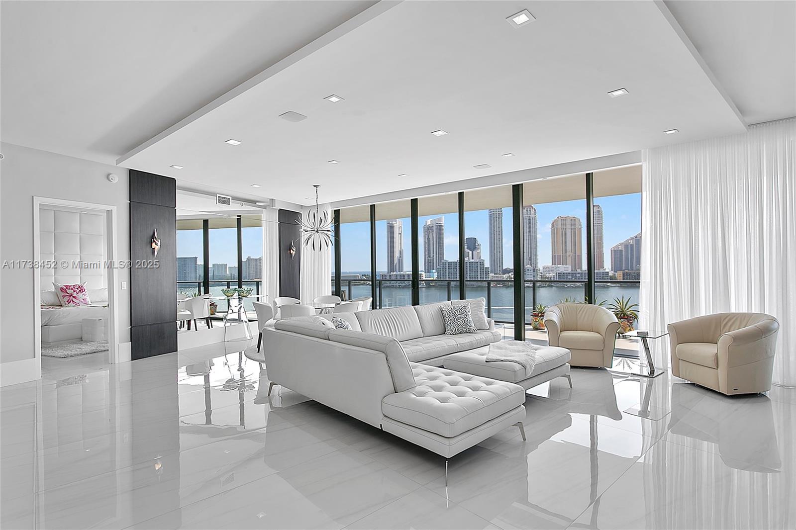 PRIVE CONDO - Residential