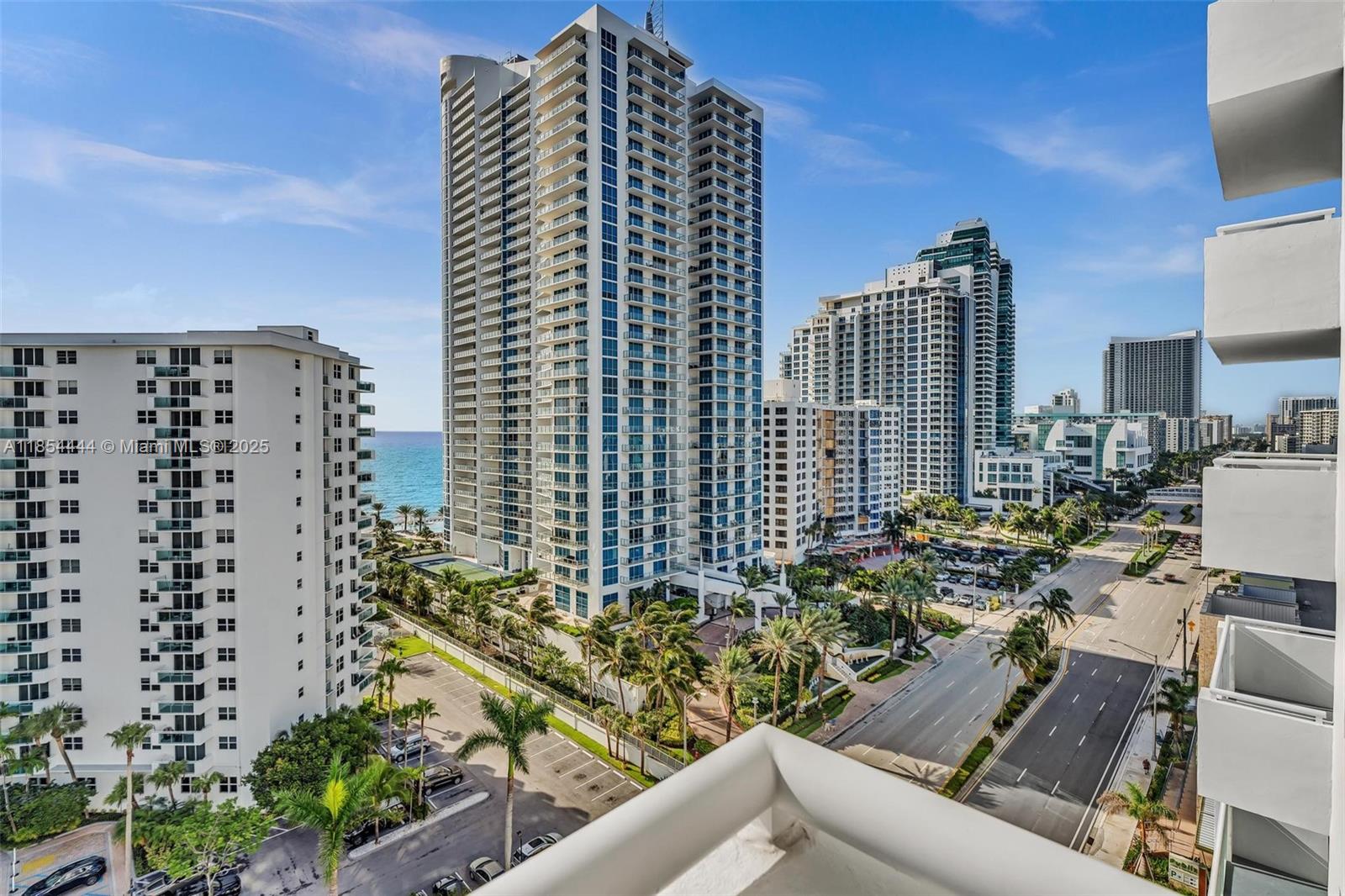 RESIDENCES ON HOLLYWOOD B - Residential