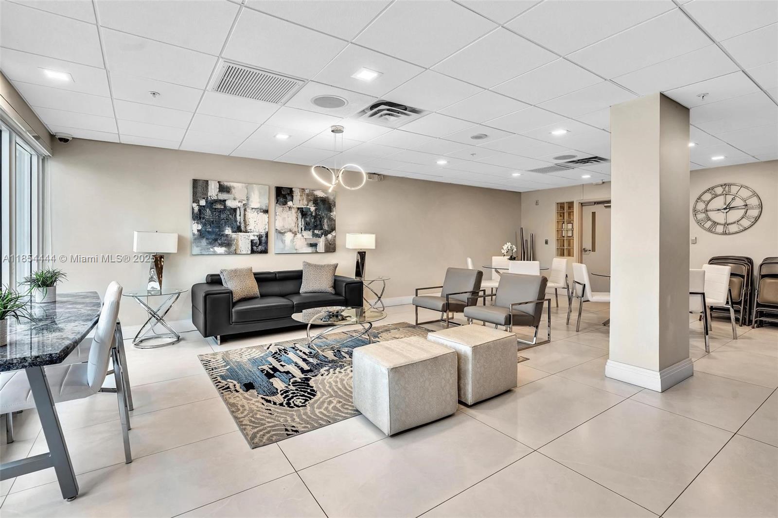 RESIDENCES ON HOLLYWOOD B - Residential