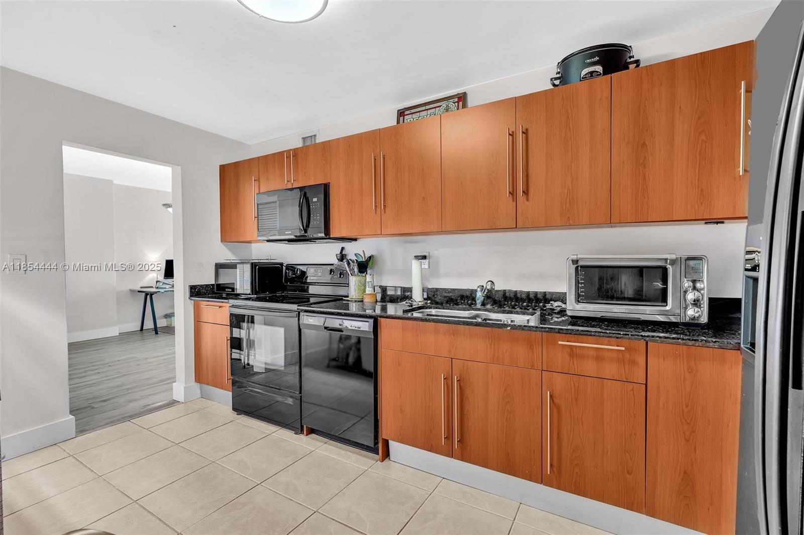 RESIDENCES ON HOLLYWOOD B - Residential