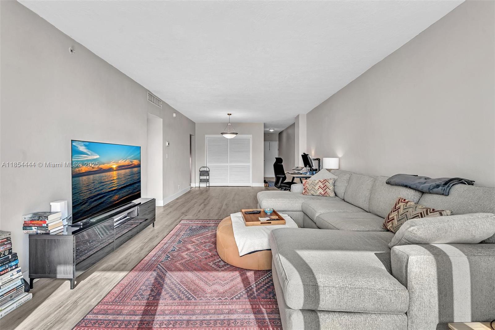 RESIDENCES ON HOLLYWOOD B - Residential