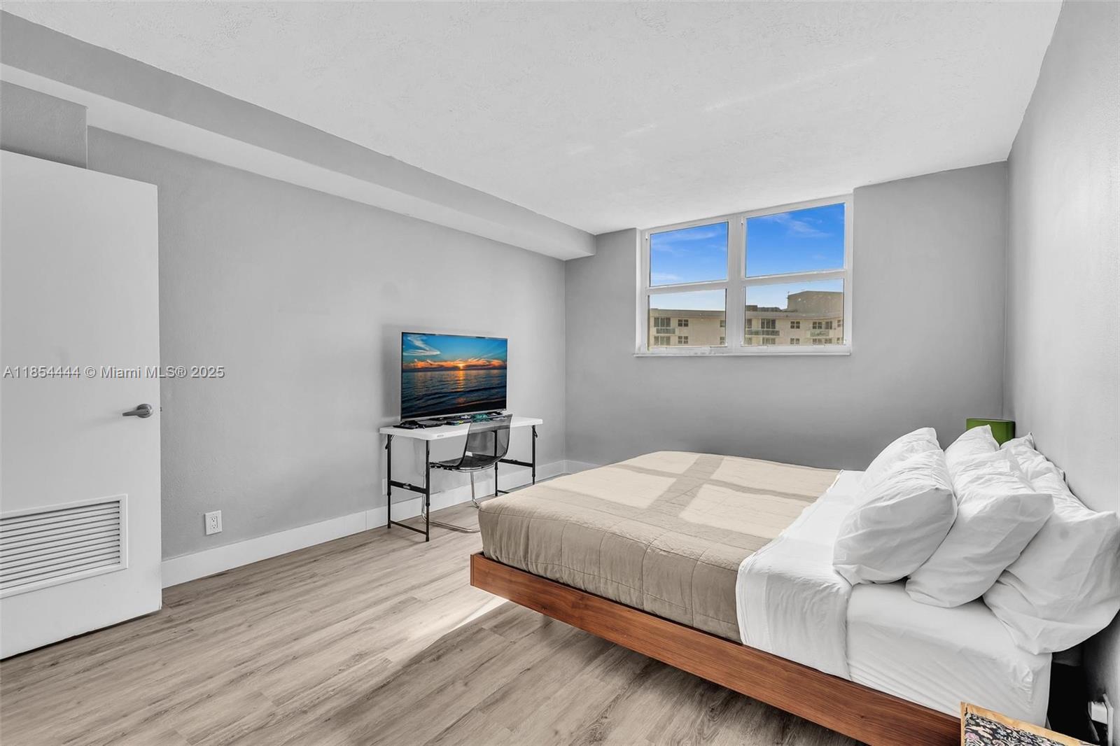 RESIDENCES ON HOLLYWOOD B - Residential