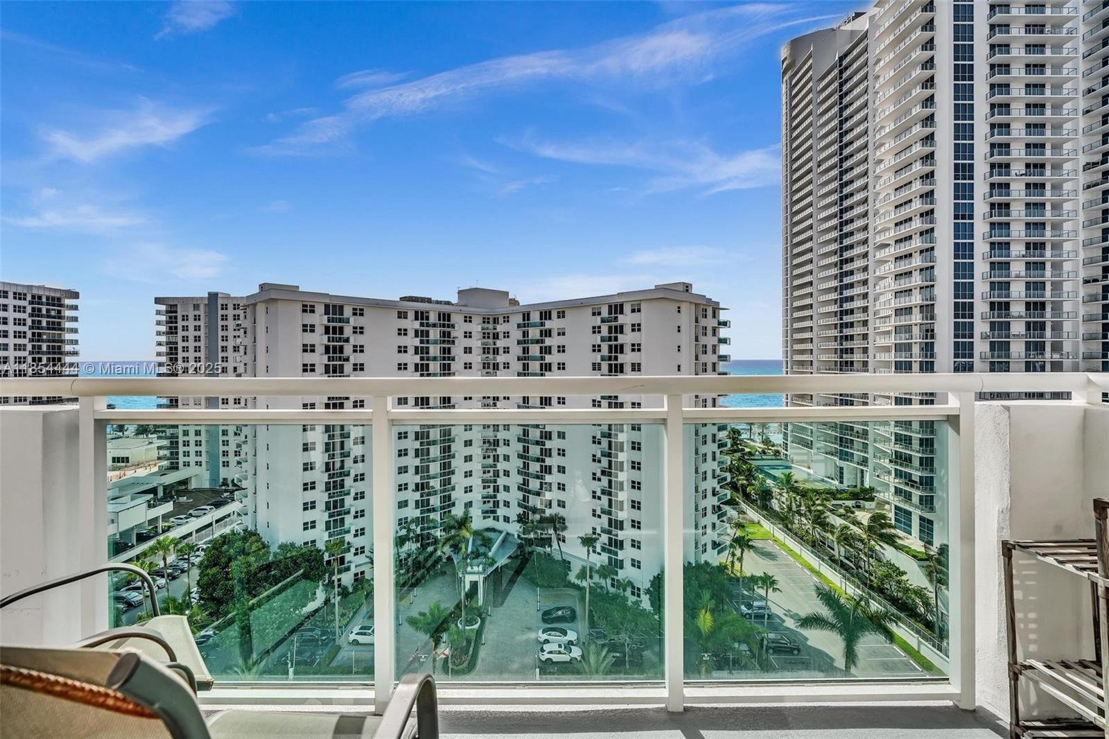 RESIDENCES ON HOLLYWOOD B - Residential