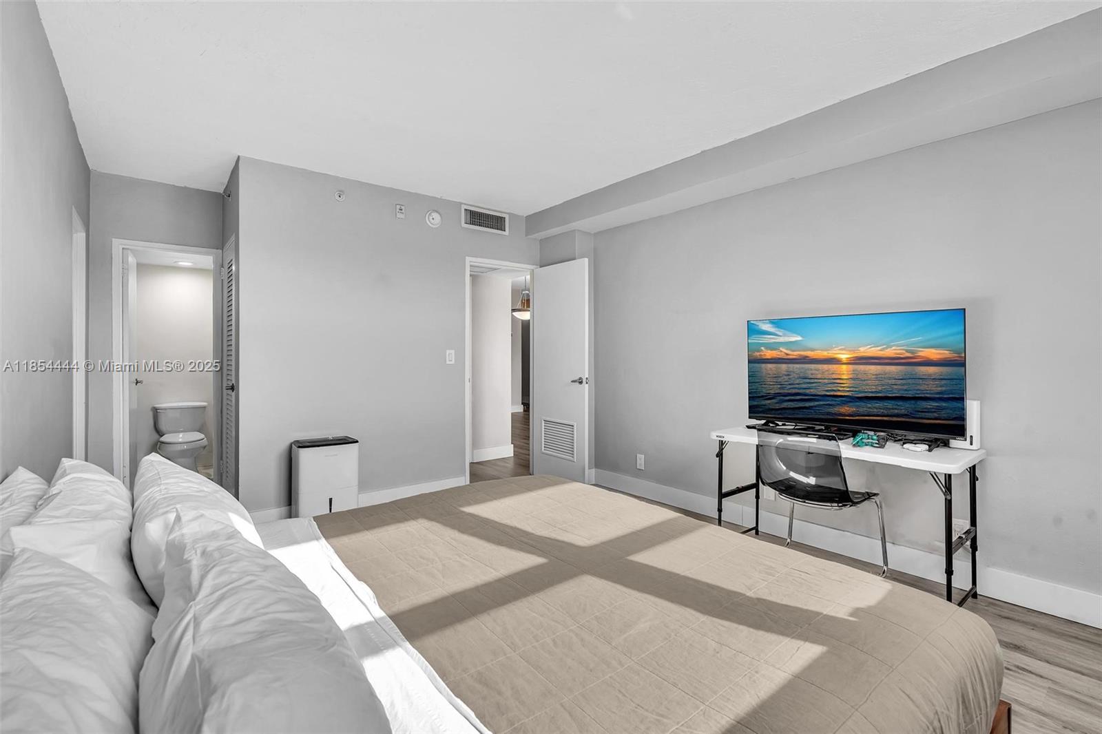 RESIDENCES ON HOLLYWOOD B - Residential