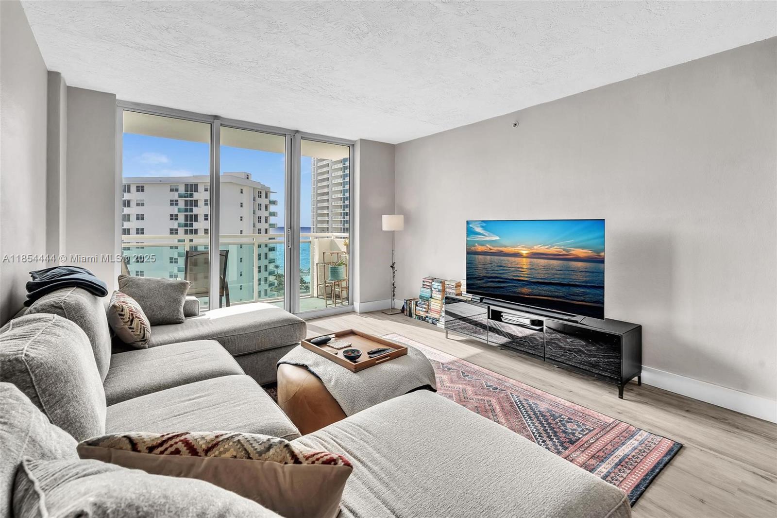 RESIDENCES ON HOLLYWOOD B - Residential