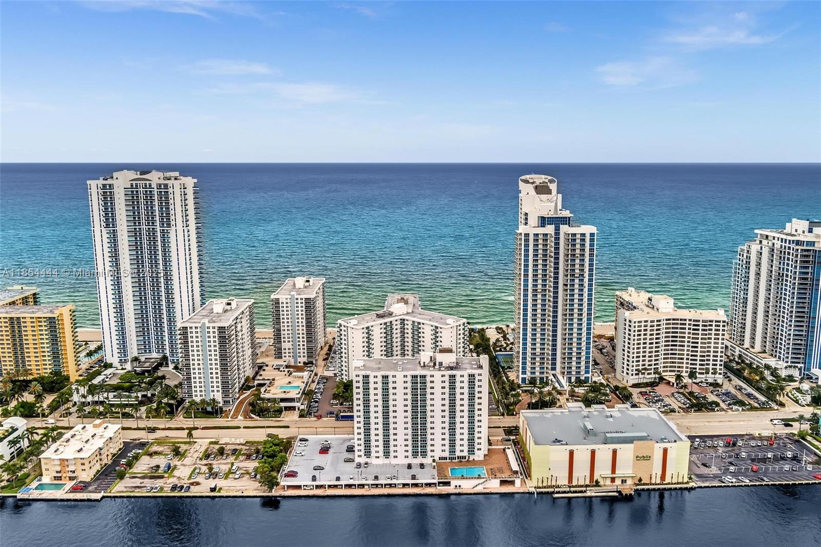 RESIDENCES ON HOLLYWOOD B - Residential