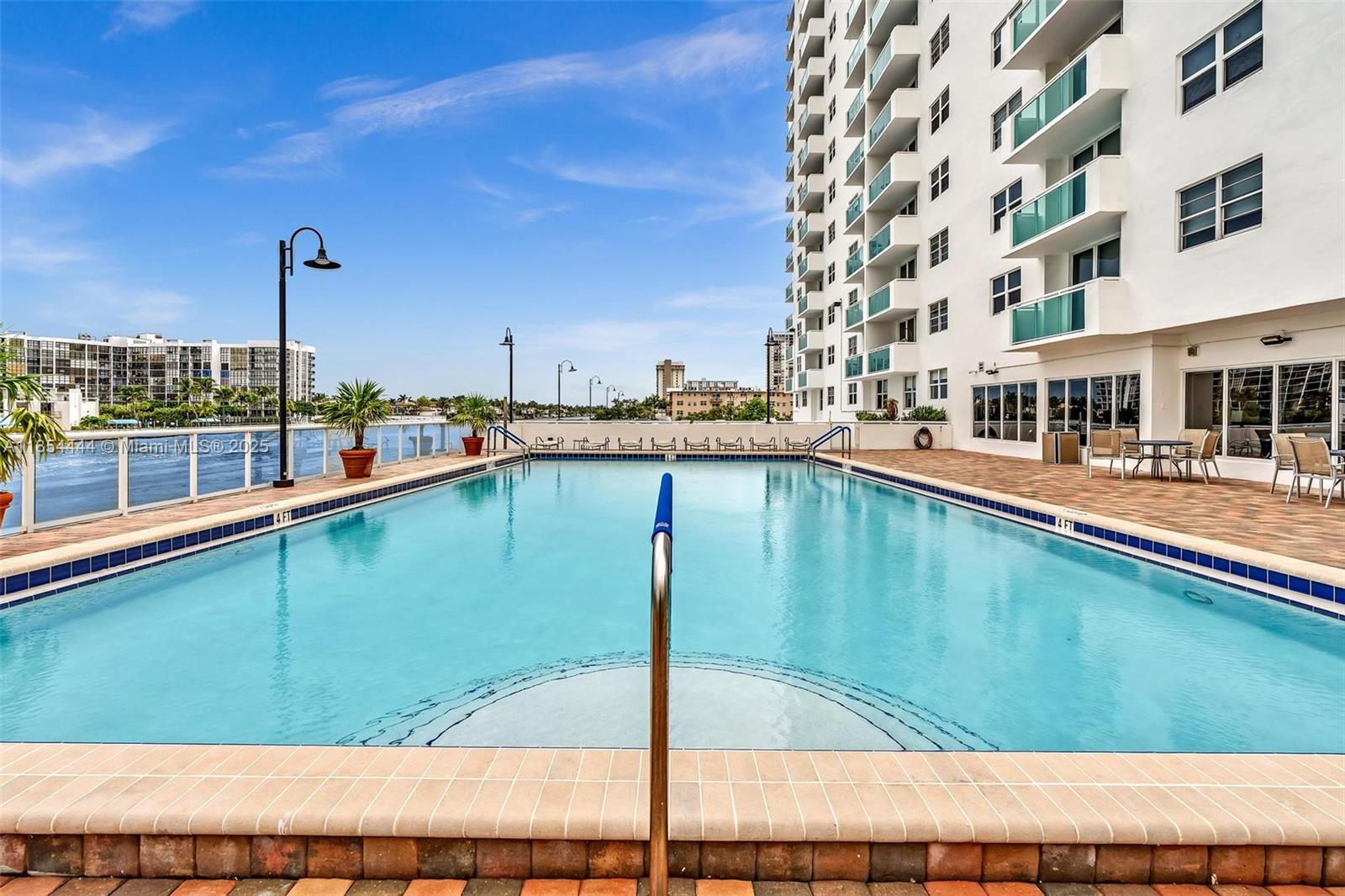 RESIDENCES ON HOLLYWOOD B - Residential